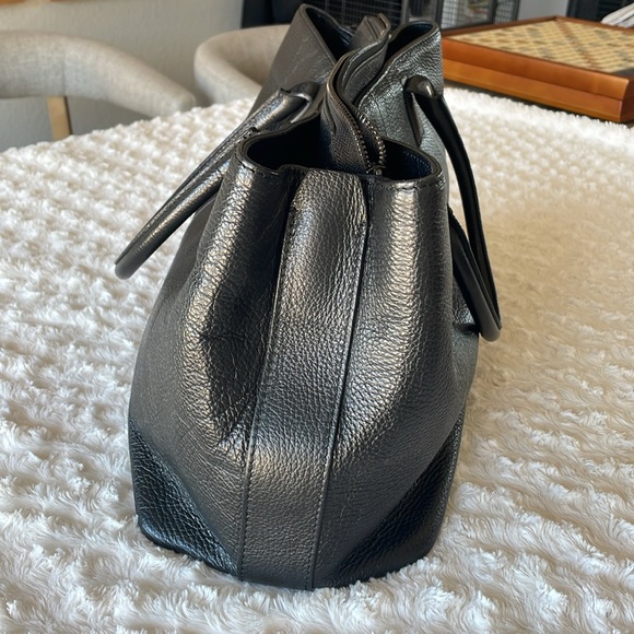 🛍️VITTORIA NAPOLI🛍️ Black Leather Tote Bag - Picture 4 of 9